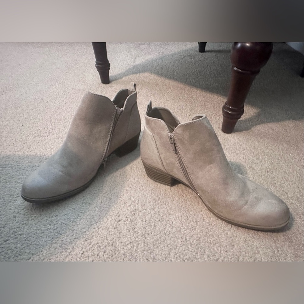 Arizona Women’s Block Heel Bootie